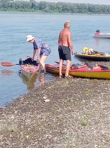 Три чебабче плийс поръчва си участничка в регатата ТИД застанала