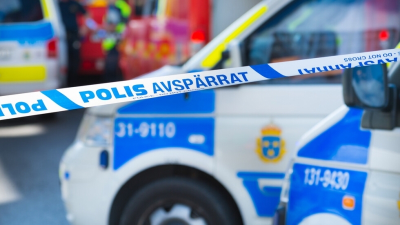 Трима души са хоспитализирани след като неизвестни открили стрелба по