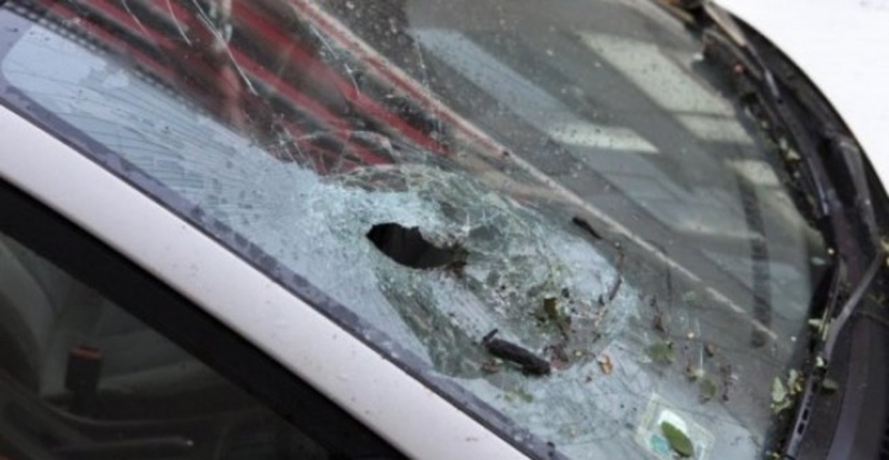 Жена от Видинско намери джипа си потрошен, полицията търси бандита