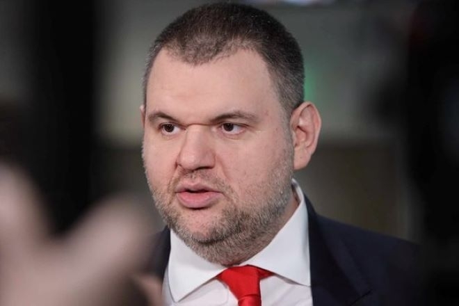 Председателят на ДПС Делян Пеевски призова българските власти министър