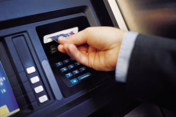 Двама българи получиха присъди затвор за източване на банкомати в