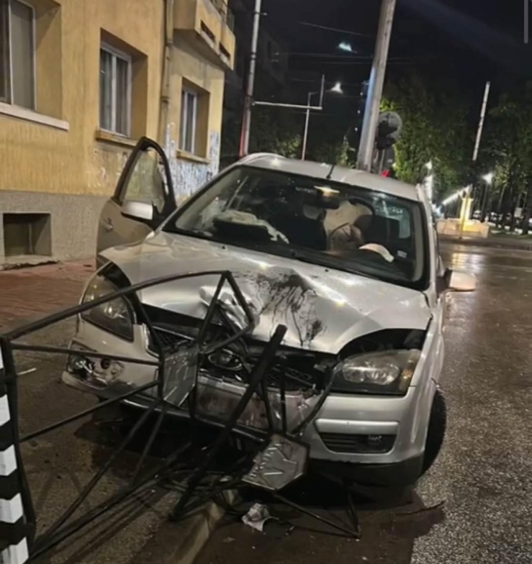 Жена катастрофира във Враца заради джигит с БМВ, който я