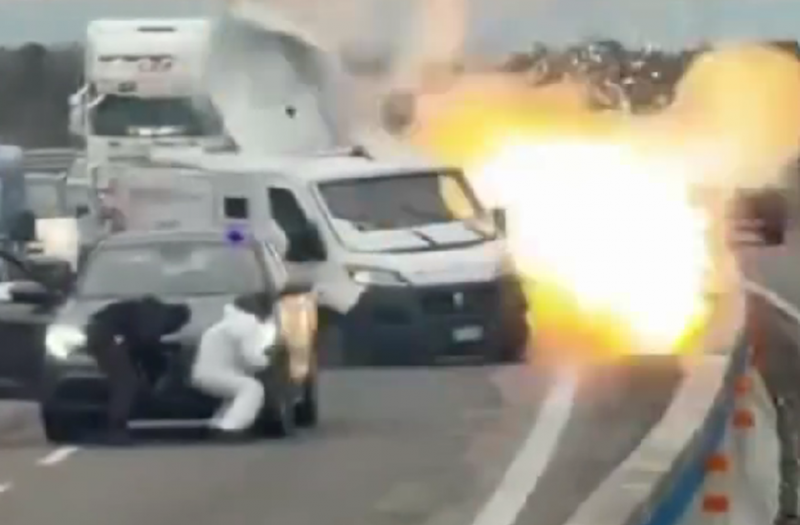 Опит за въоръжен грабеж на инкасо автомобил беше осуетен рано