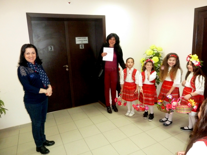 Днес най малките лазарки от детска градина Тошка Петрова в село