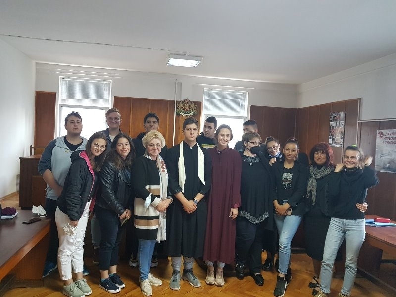 Срещи и разговори с ученици по образователната програма Съдебната власт