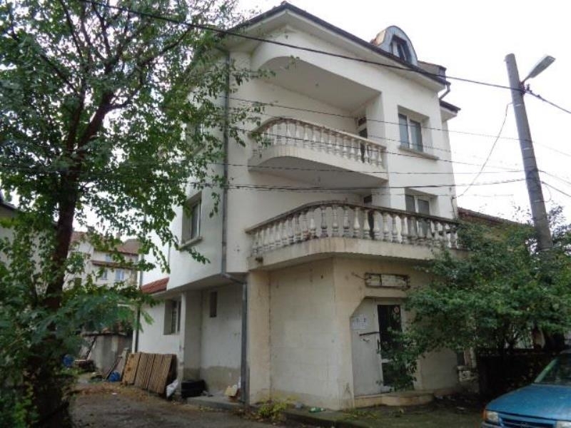 Частен съдебен изпълнител е обявил за публична продан къща във