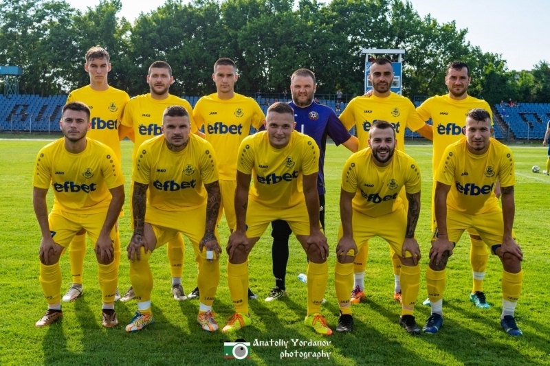 Защитникът Людмил Иванов и нападателя Андрей Атанасов се разделиха с