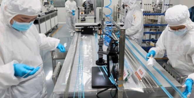 Китайци измислиха лепенка с размер на нокът, която може да тегли кола