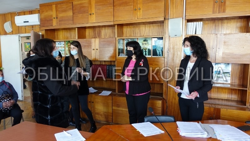 В Община Берковица официално бяха връчeни трудовите договори на одобрените