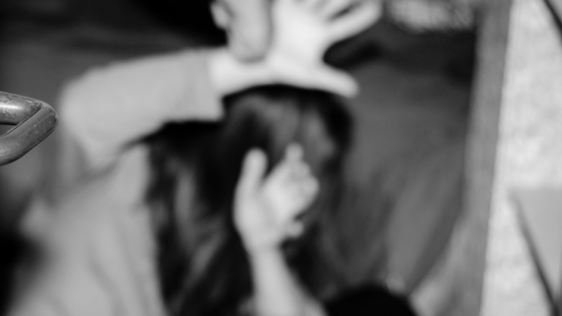 Общинският съветник от Велинград Екатерина Каферинова е нападната и бита посред бял