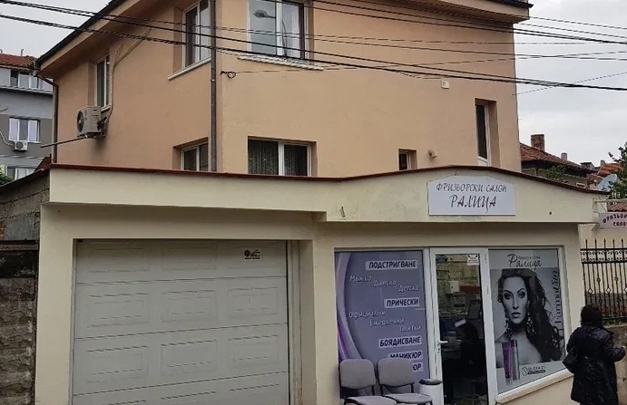 Униформени служители са заловили крадеца обрал фризьорски салон във Видин