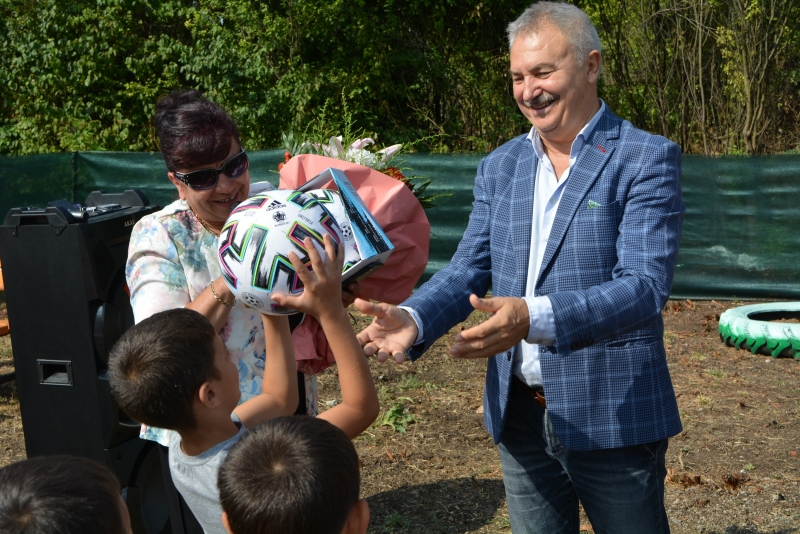Село Стубел има ново игрище за малки и големи /снимки/