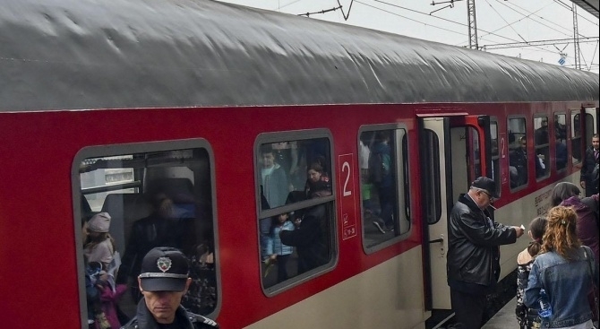 БДЖ Пътнически превози ЕООД ще осигури над 28 000 допълнителни места