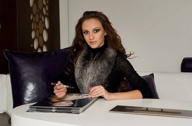 Измамник търгува с дипломата на Мис България 2007 Юлия Юревич