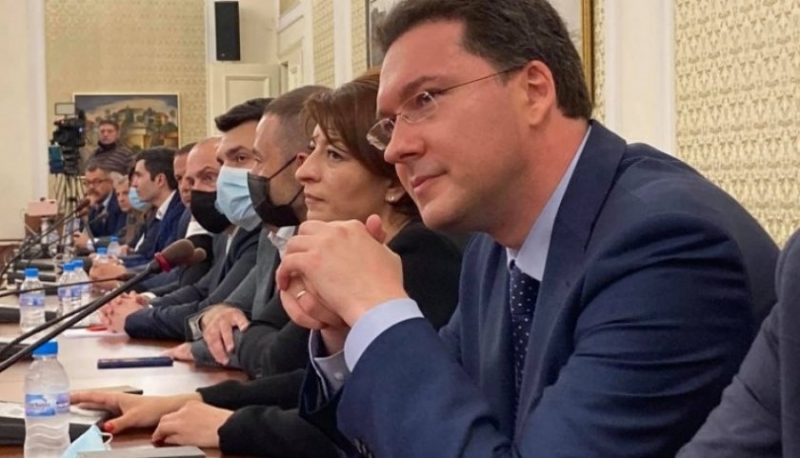 Внезапното оттегляне на министрите на ИТН от Слави Трифонов и