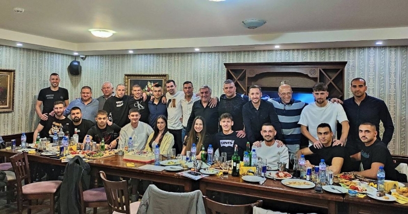 Със стилен банкет в Ресторант Пещерата на Гара Лакатник един