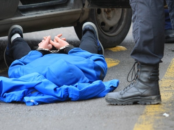Полицията хвана бандитите, стреляли по прозорците на жилищен блок в Козлодуй