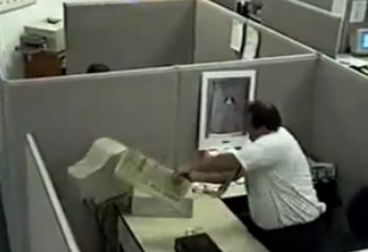 Побеснял криминално проявен мъж вдигна на крак Дирекция Социално подпомагане