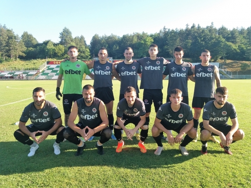 Локомотив Мездра победи Етър 2 с 2 0 на стадион Трифон