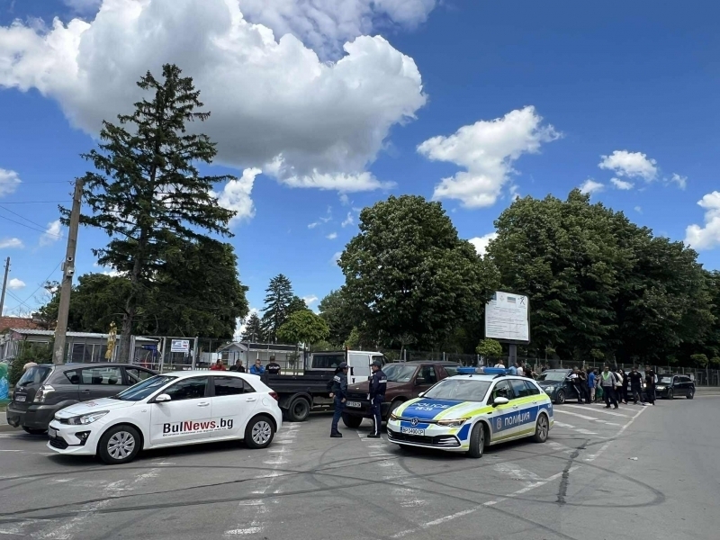 Оставиха в ареста двамата, пребили ученици в гимназия в Бяла Слатина
