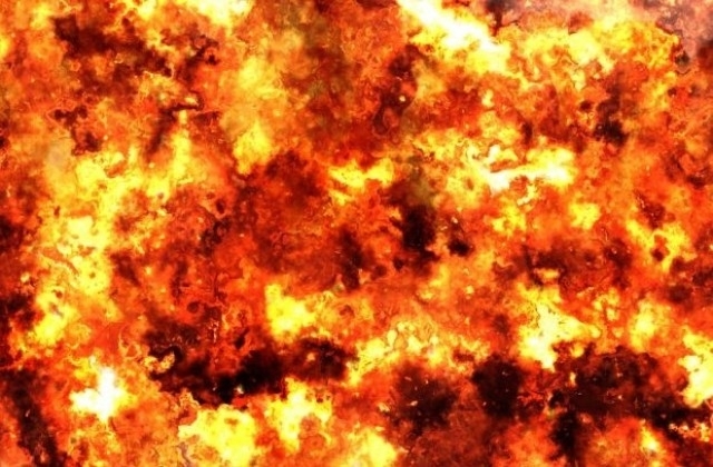 Мощна експлозия разтърси пристанищния град Пирея в Гърция съобщи вестник