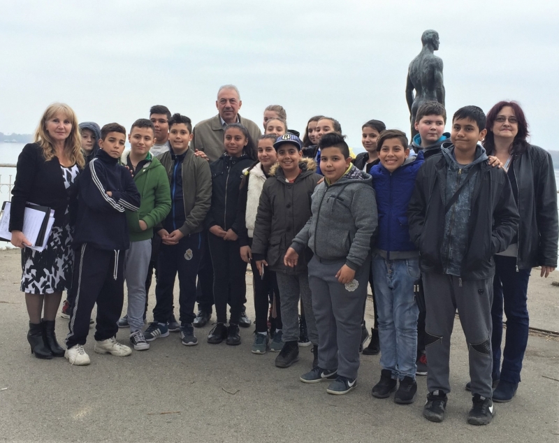 Деца от групата за занимания по интереси Зелена лаборатория в