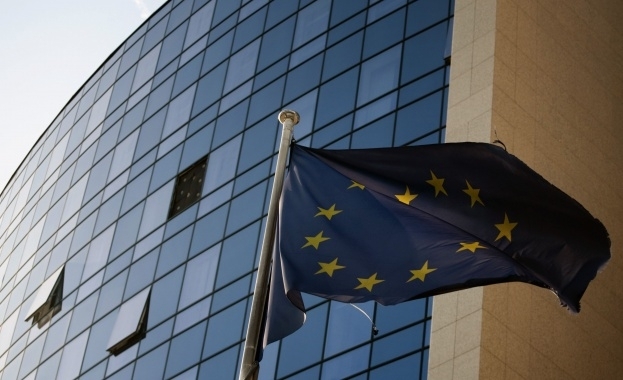 Европейската комисия е дала на съд двойка служители назначени на