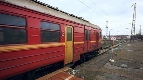 Пътническият влак София Пловдив предстоя три часа край Вакарел заради авария