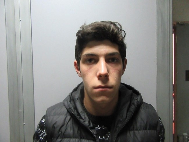 Полицията издирва 18 годишния Мартин Пенчев Шахънски Той е изтърпявал присъда