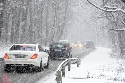 Временно e ограничено движението на тежкотоварни автомобили над 12 тона