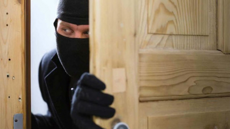 Полицията издирва крадец задигнал инструменти от къща във Видинско съобщиха