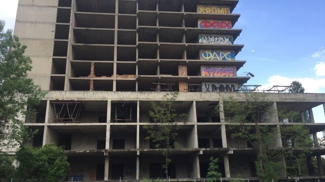 Труп на 58 годишен мъж е открит на изоставен строеж до