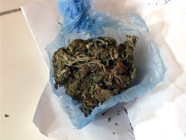 170 грама сух канабис иззели служителите на реда по случая