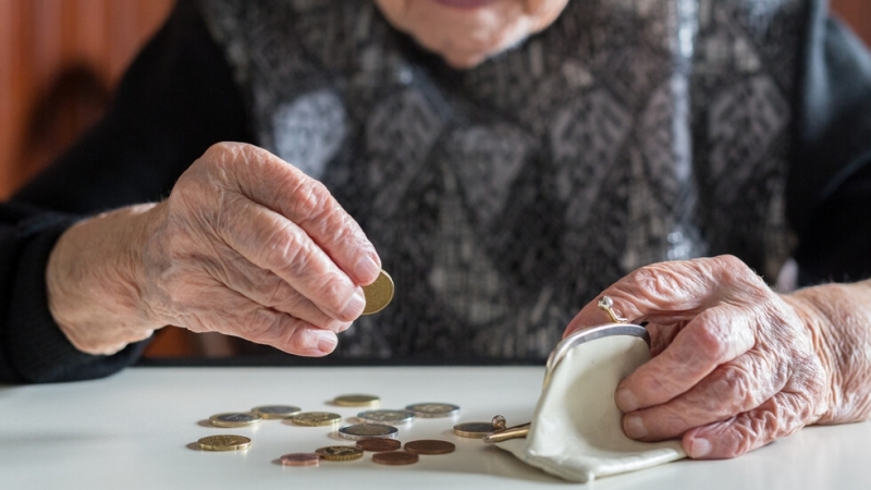Българите работят по малко за пенсия това показват последните данни на НОИ