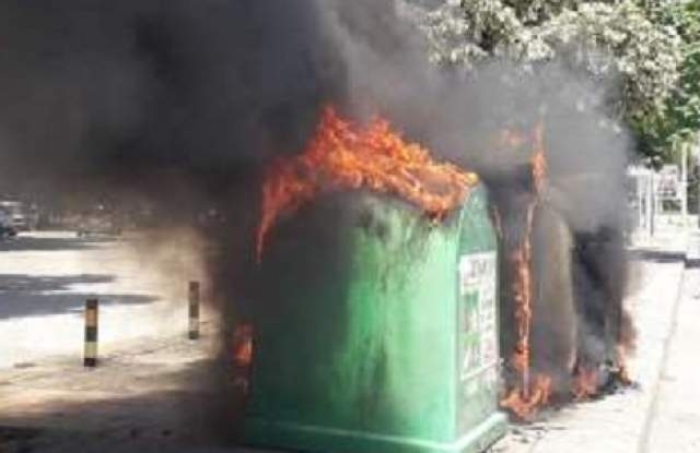 Горящ контейнер вдигна огнеборци накрак във Видин съобщиха от полицията Случката