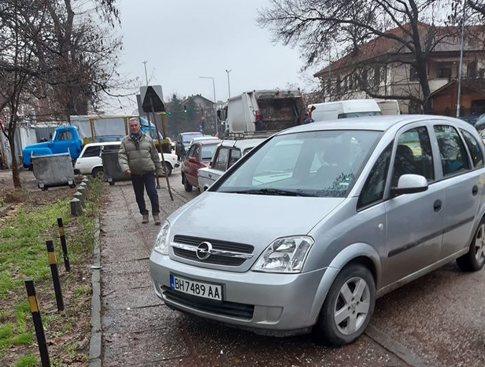 Безобразното паркиране в крайдунавския град не спира да изумява видинчани