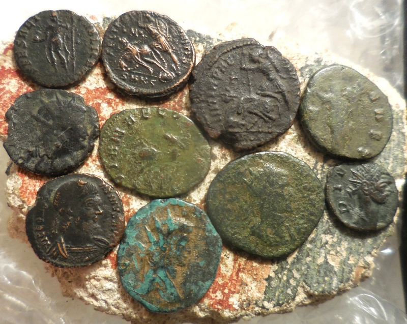 Ченгета откриха старинни монети и украшения в дома на дядо