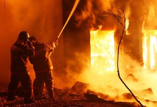 Пожар е избухнал в къща във Видин заради изхвърлена цигара