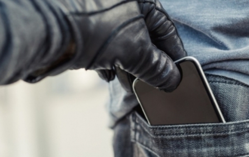 За един ден! Две кражби на скъпи телефони във Врачанско, полицията издирва апашите