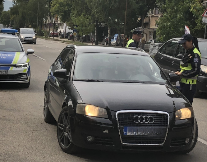 Полицаи от Монтана раздаваха листовки на шофьорите в Европейския ден