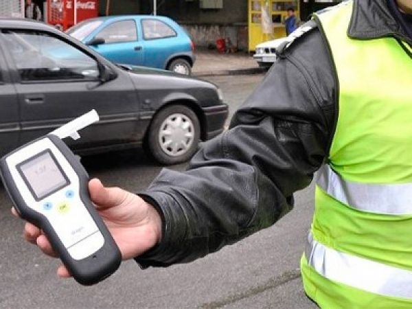 Полицията е заловила пиян шофьор седнал зад волана на лек