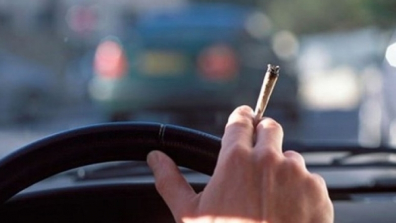 Полицейски служители са задържали мъж шофирал след употреба на наркотици