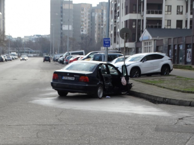 Задържан е шофьорът на БМВ то който помете пет коли на