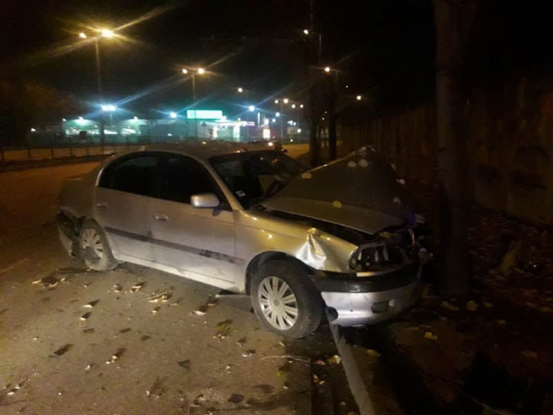 Мъж е загинал след като е забил автомобила си в