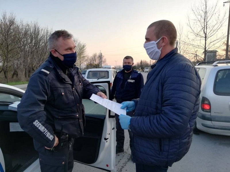 Трима нарушители на мерките срещу COVID 19 са били заловени при