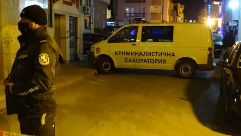 Оставиха в ареста майката, обвинена в убийството на двете й деца в Сандански