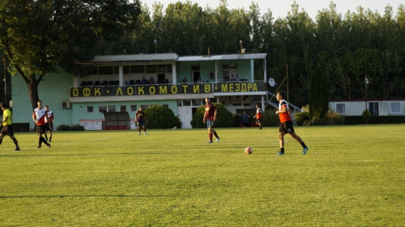 "Локомотив" /Мездра/ победи "Локомотив" /Дряново/ с 3:1 в срещата от