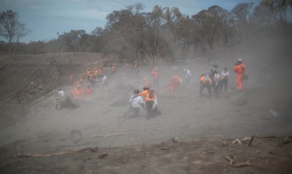 Броят на жертвите от изригването на вулкана Фуего в Гватемала