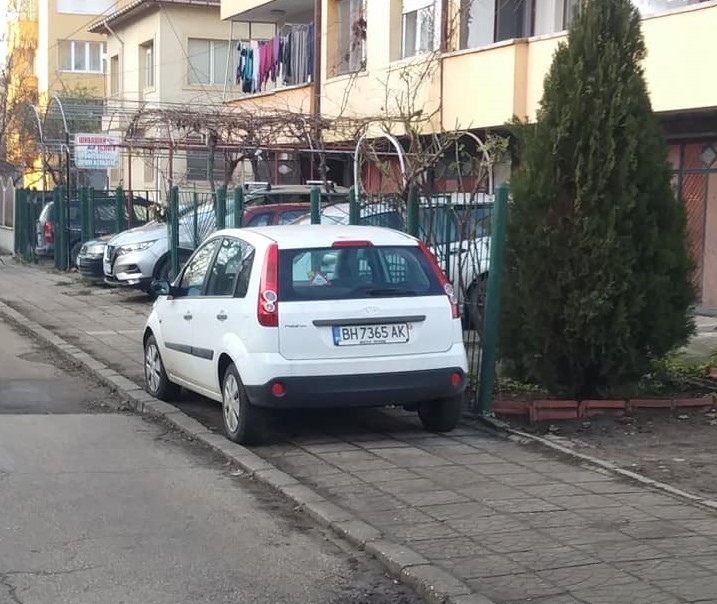 Видинчани станаха свидетели на пореднoтo безобразно паркиране на шофьор научи