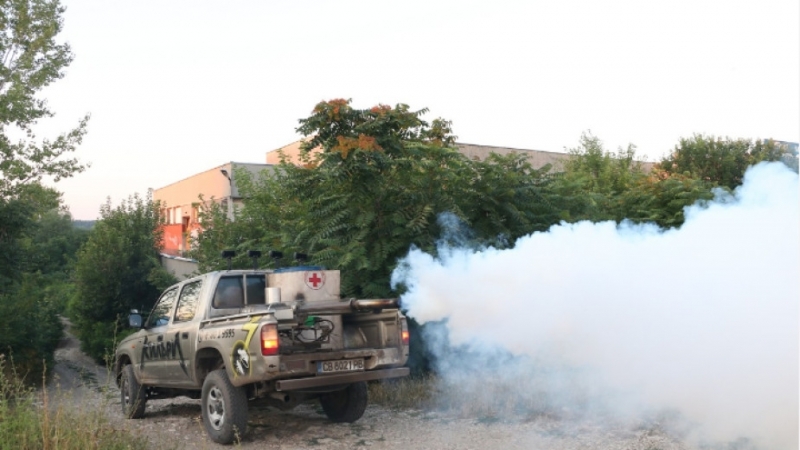 Комбинирано ларвицидно и аерозолно пръскане е извършено рано тази сутрин